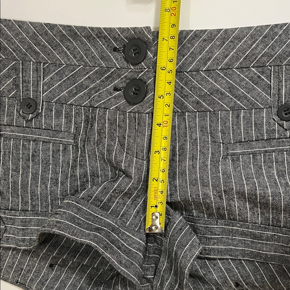 G by Guess Gray pinstriped shorts women’s size 25/0 linen and cotton blend - Picture 12 of 14